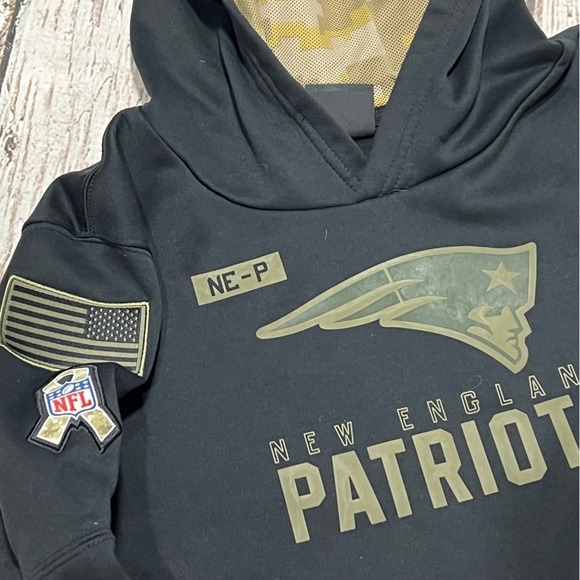 New England Patriots Salute to Service NFL Football Youth Sweatshirt - Picture 4 of 7